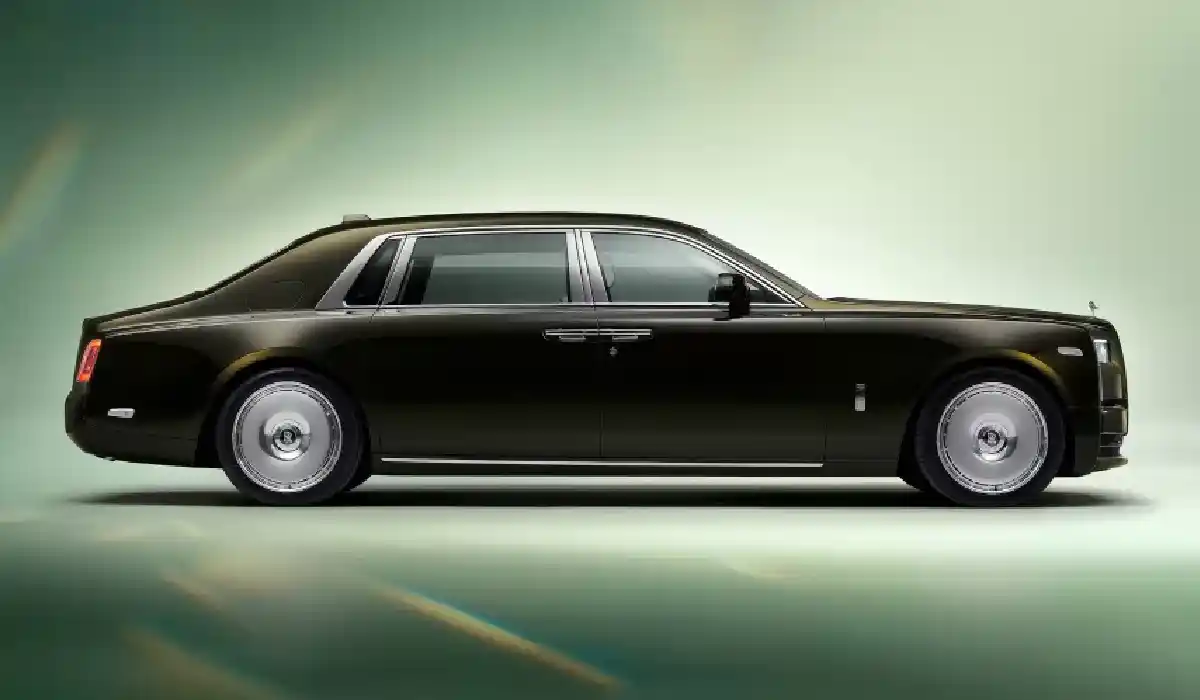 Rolls-Royce - Phantom Extended - Best Car Rentals - Best Preowned Car - Exclusive Concierge Club.webp